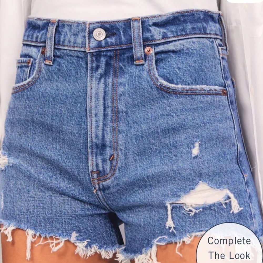 Abercrombie & Fitch A&F The Mom Short High Rise Distressed Jean Denim Size 34 18